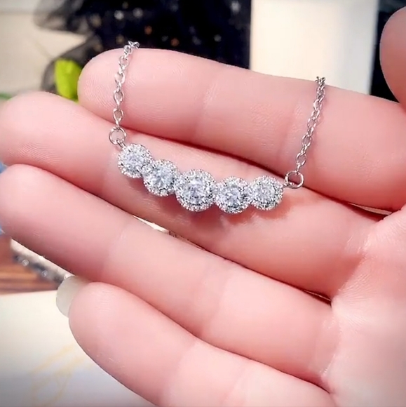 🌟🌟NEW🌟🌟GLAMOROUS!! Genuine 5 Round CZ 1 Carat  Necklace in SILVER 🌟🌟 - Picture 2 of 15